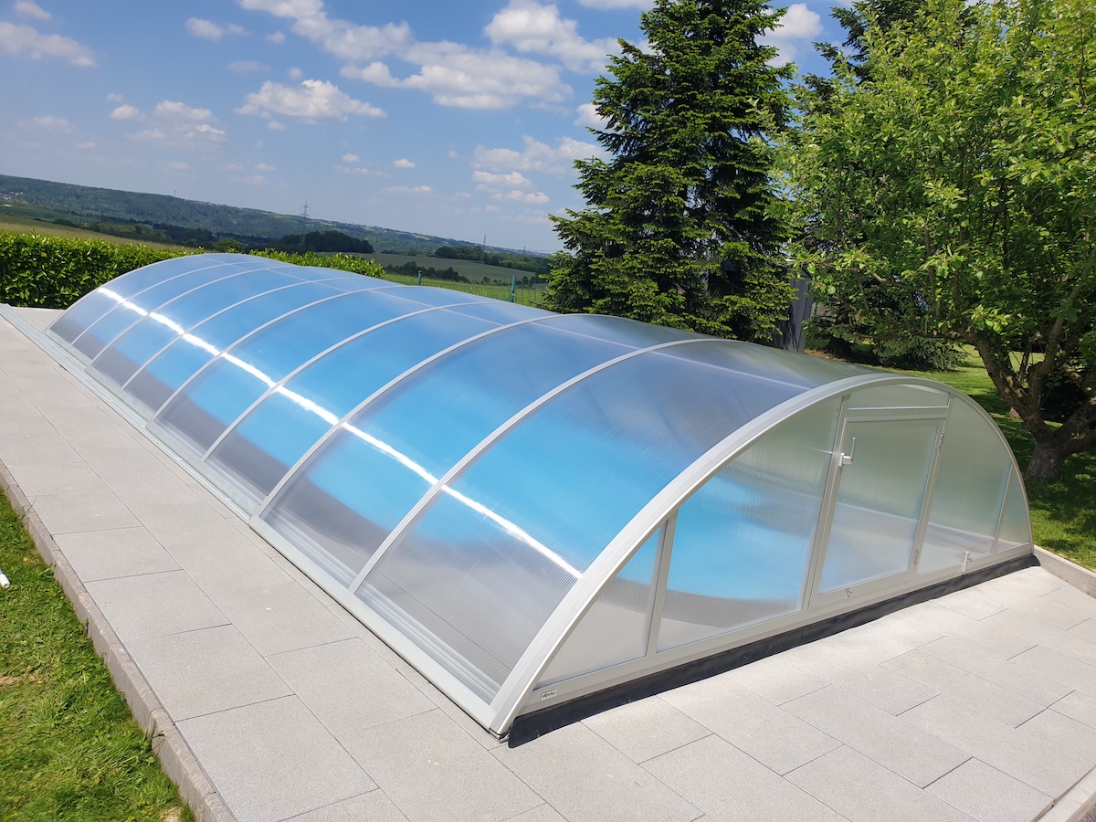 Halbhohe Poolüberdachung